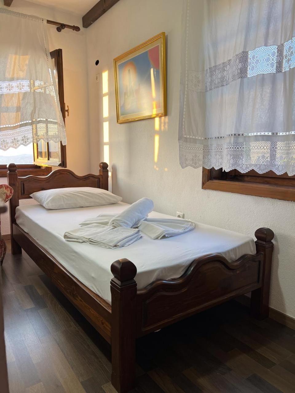 Pjetri House Hotel Berat Exterior photo