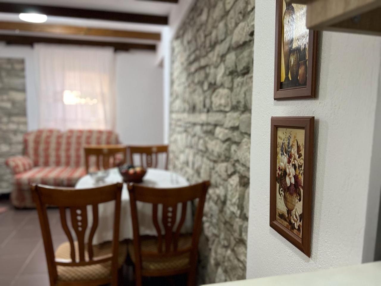 Pjetri House Hotel Berat Exterior photo