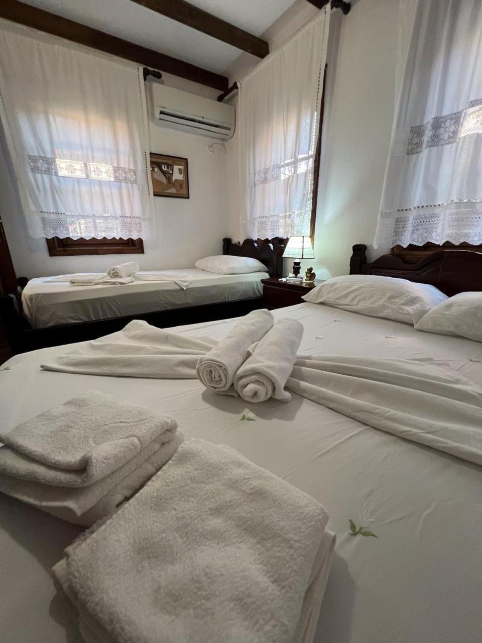 Pjetri House Hotel Berat Exterior photo