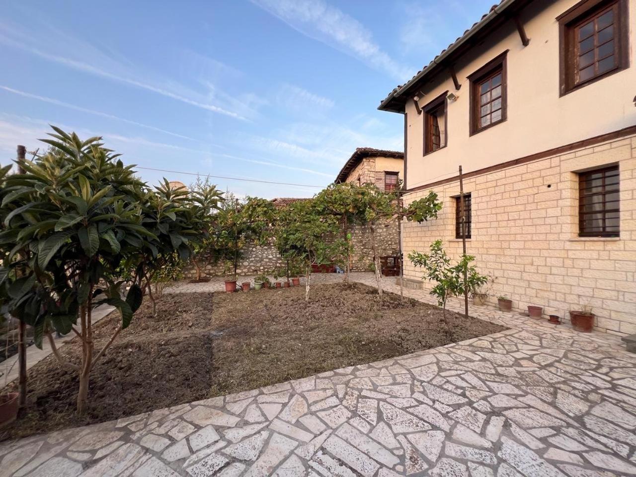 Pjetri House Hotel Berat Exterior photo