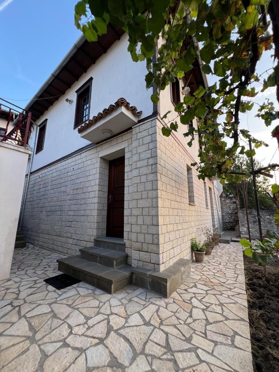 Pjetri House Hotel Berat Exterior photo