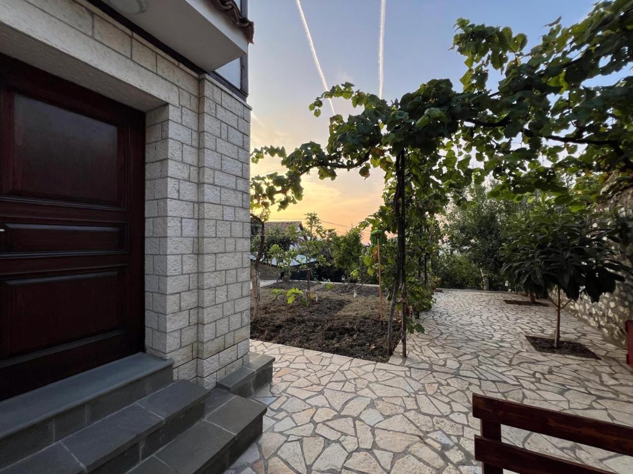 Pjetri House Hotel Berat Exterior photo