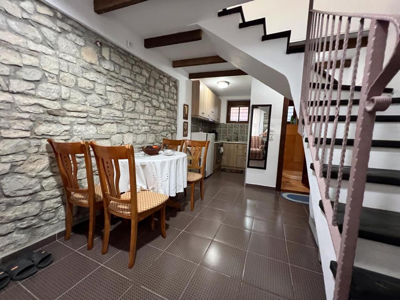 Pjetri House Hotel Berat Exterior photo
