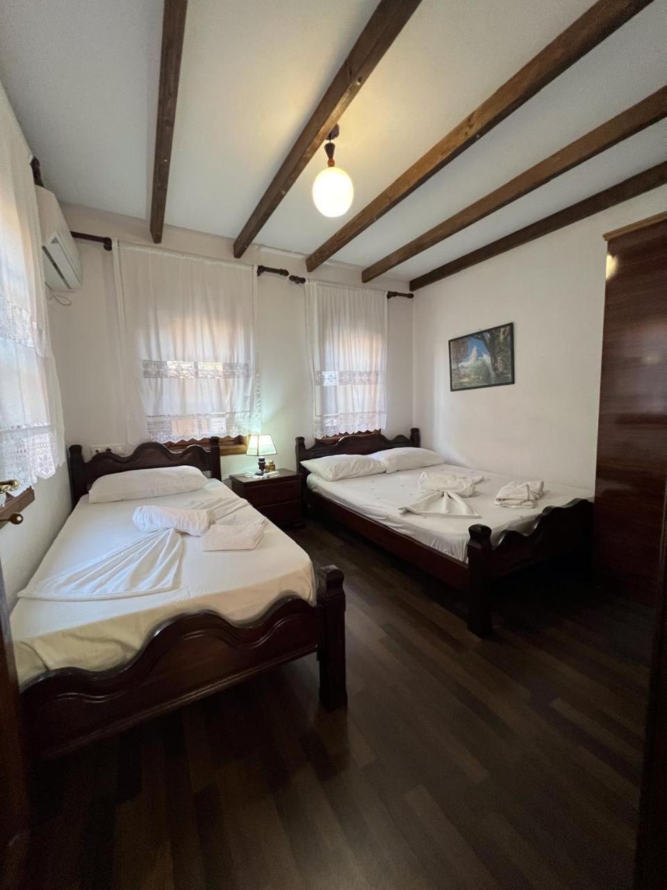 Pjetri House Hotel Berat Exterior photo