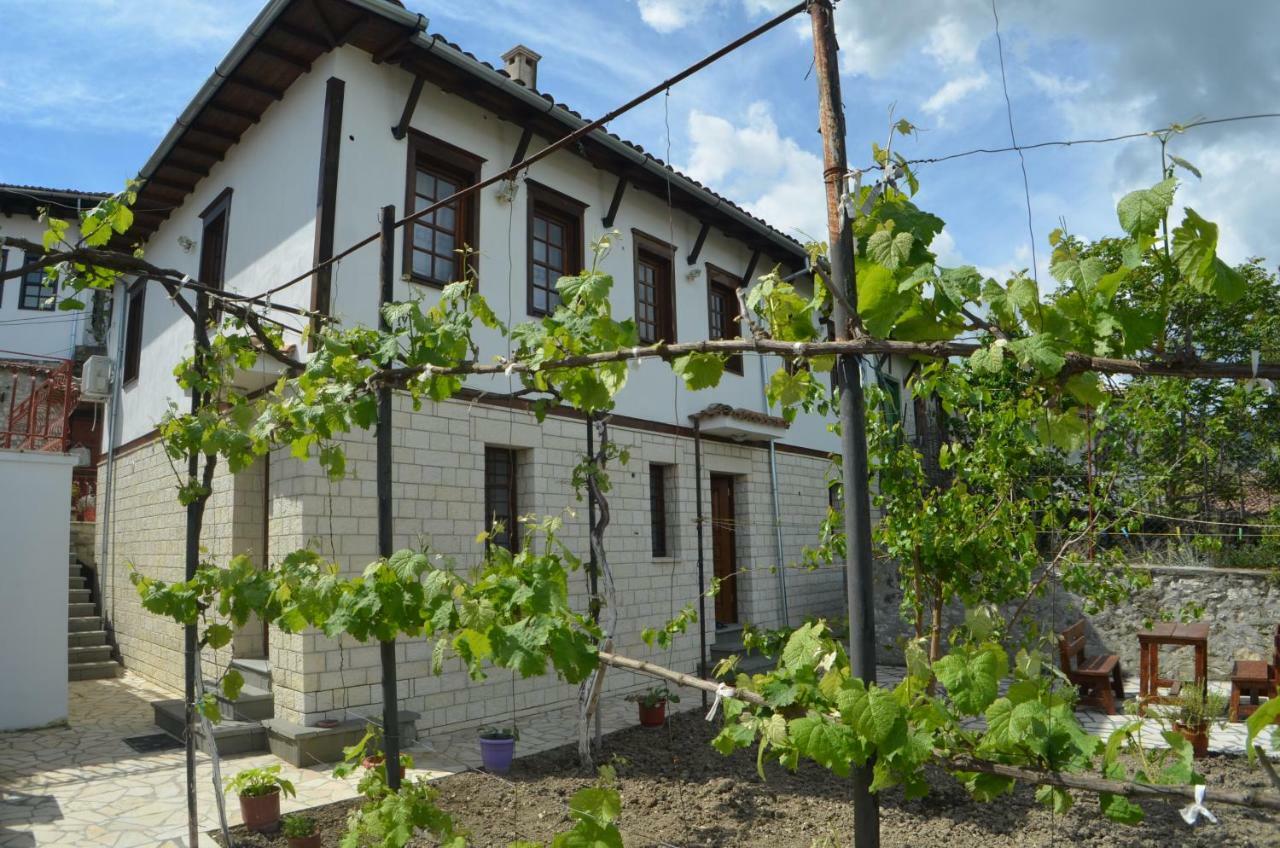 Pjetri House Hotel Berat Exterior photo